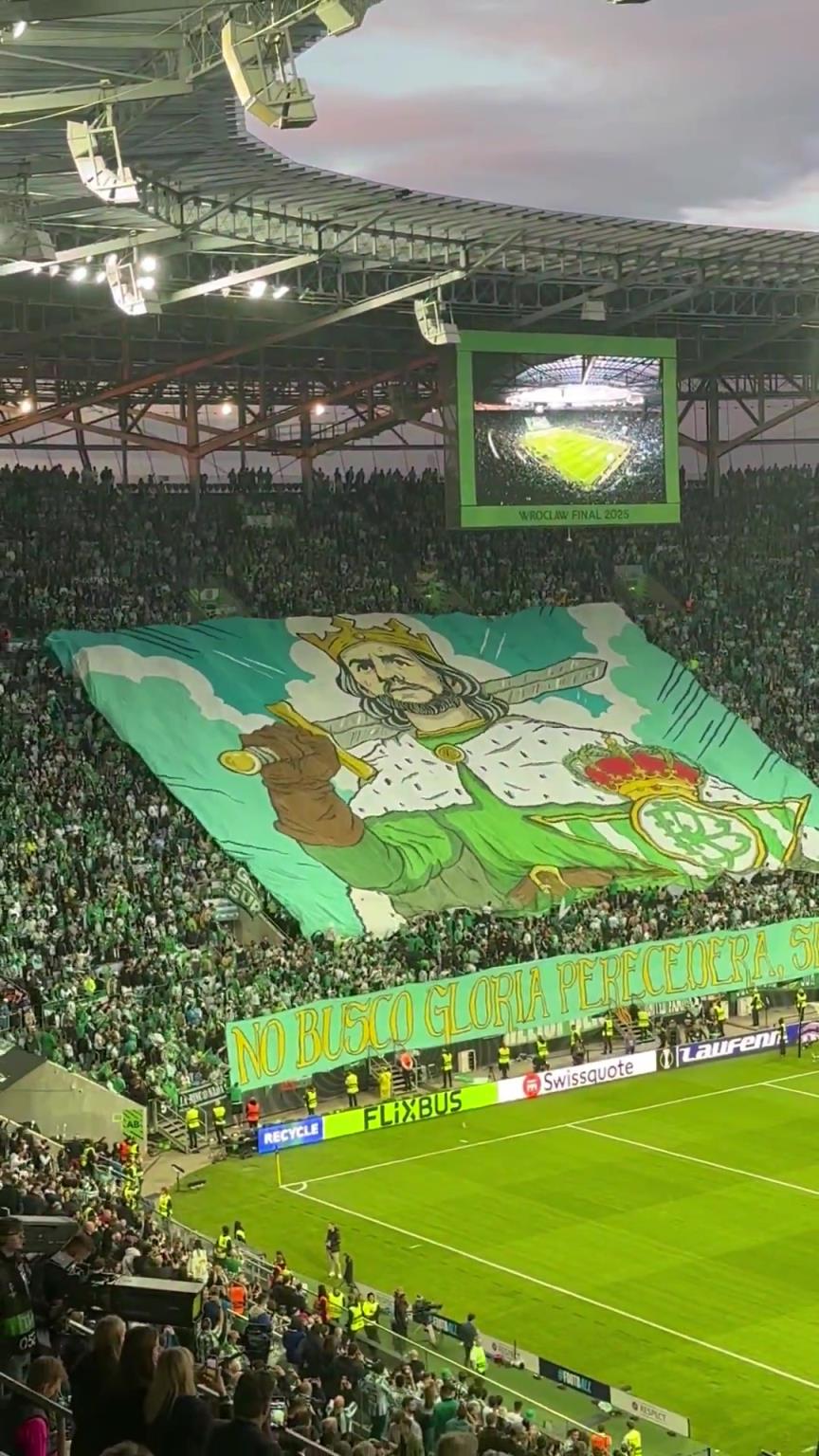 沖擊獎杯！貝蒂斯球迷這巨型Tifo太有氣勢了